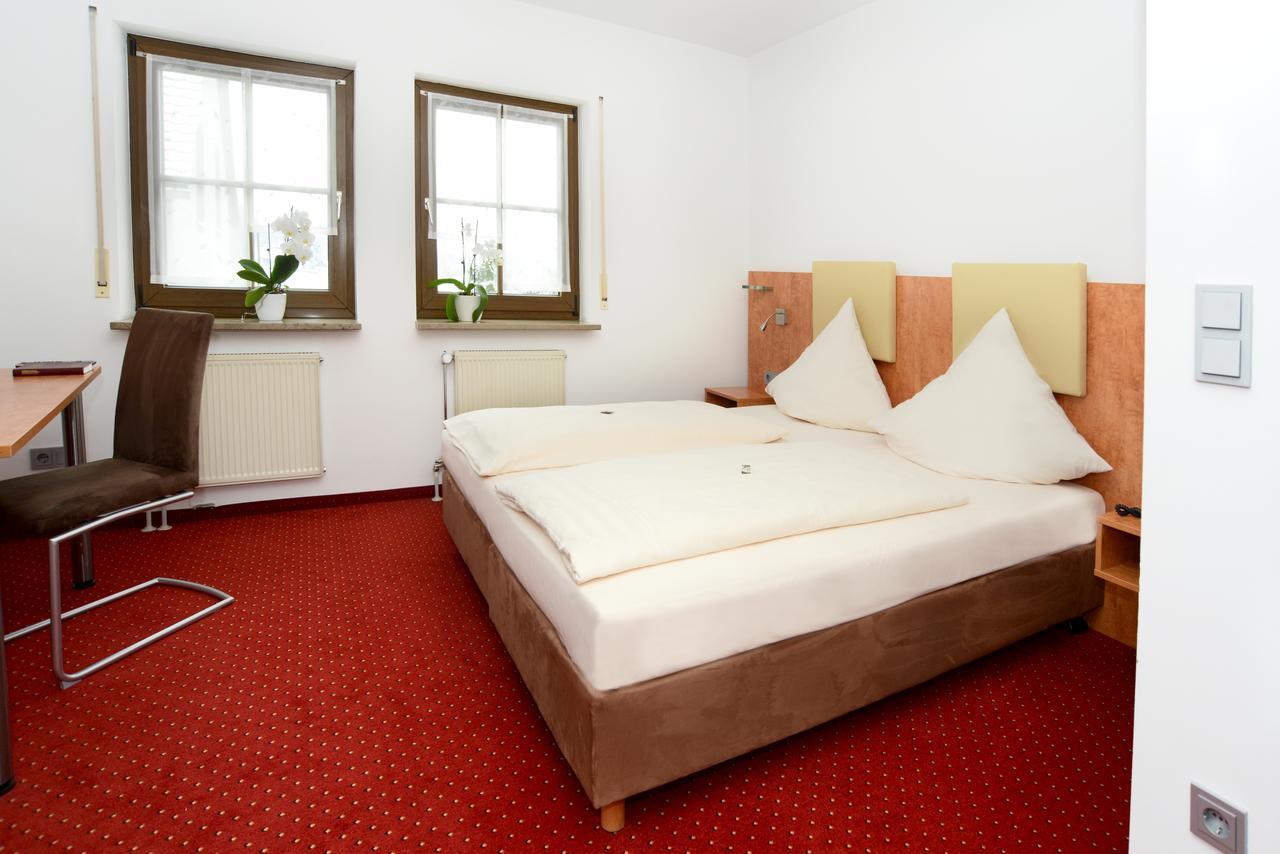 Hotel Jaegerhof Roth  Extérieur photo