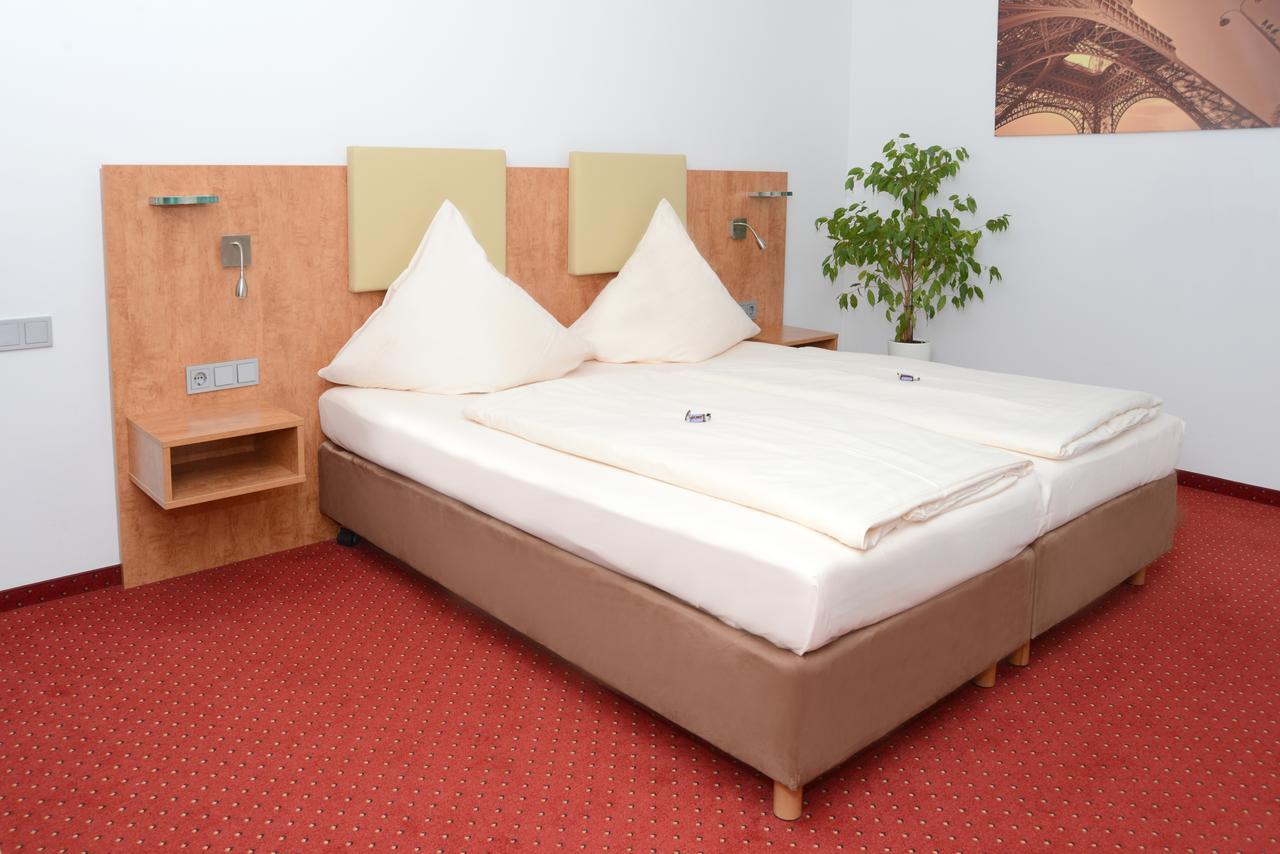 Hotel Jaegerhof Roth  Extérieur photo